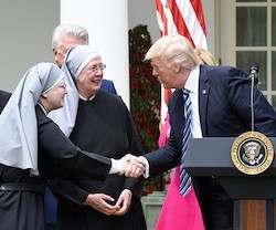 En mayo de este año, Trump anunció el fin de la persecución religiosa que implica el mandato abortista. Este viernes se hizo realidad.
