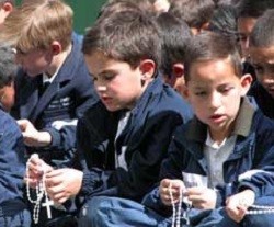 Un millón de niños rezará el Rosario por la paz este miércoles:¿participa tu colegio o parroquia?