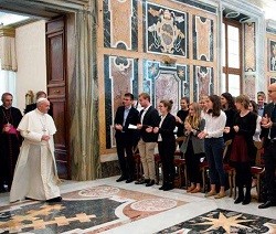 El Papa recibe a estudiantes de empresa y finanzas y les da unos consejos para su futuro profesional