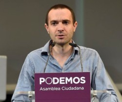 Luis Alegre Zahonero, activista LGTB cofundador de Podemos, cree ver desde fuera