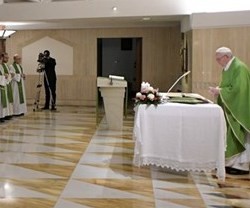 El Papa Francisco comenta el misterio de Cristo que se entrega