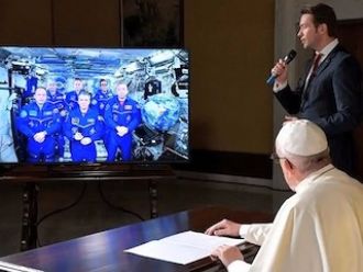 La charla del Papa y los astronautas