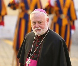 Monseñor Paul Gallagher es secretario vaticano de Relaciones con los Estados