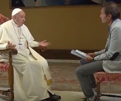 El Papa Francisco en TV2000 admite que a veces se duerme cuando reza