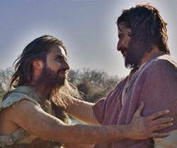 Juan el Bautista (a la izquierda) y Jesús, en 'The Chosen'.