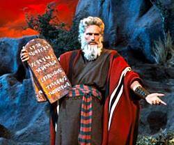 Charlton Heston como Moisés en 'Los Diez Mandamientos' (1956) de Cecil B. DeMille.