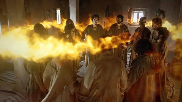 El Espíritu Santo como lenguas de fuego sobre la cabeza de los apóstoles, en una representación cinematográfica de Pentecostés.