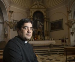Raúl López es un sacerdote en Castellón que apuesta por la pastoral con personas sordas