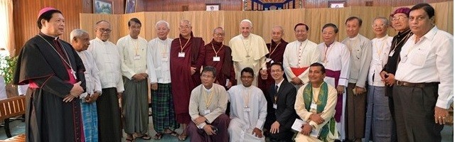 El Papa Francisco en su encuentro con religiosos en Birmania, país con más de un 80 por ciento de budistas