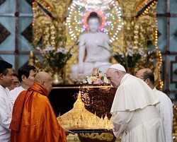 El Papa se reunió también con el consejo supremo de los monjes budistas, religión mayoritaria en el país