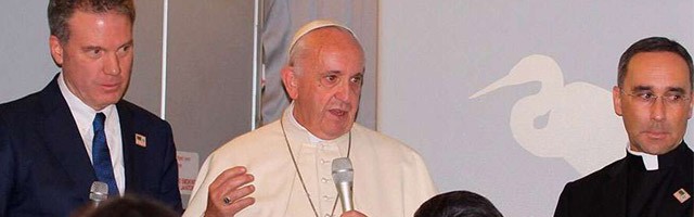 El Papa repasa con los periodistas la situación rohingya, las armas nucleares y la evangelización