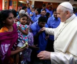 El Papa Francisco visitó la casa de las Misioneras de la Caridad en Dacca