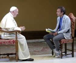 El Papa Francisco con el padre Marco Pozza en TV2000 hablan del Padrenuestro y el mal