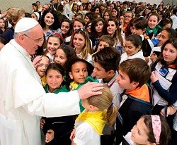 Al Papa le gusta siempre dejar una palabra para los niños