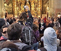 Imagen del asalto a la iglesia de Mallorca en plena misa