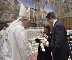 Ángelus del Papa: «¿Cuál es la fecha de mi bautismo?» Es el día de nuestra santificación inicial