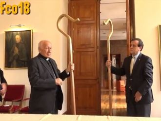 Los báculos y férula del Papa en Chile