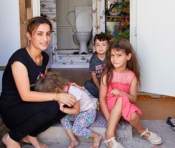 Las familias cristianas vuelven a Bertella, arrasada por ISIS: así es la ilusión del nuevo comienzo