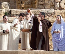 Una escena de la Pasión de San Fructuoso interpretada en el anfiteatro de Tarragona