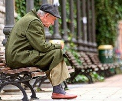 El problema de la soledad va a azotar más a los ancianos... pero no solo a ellos