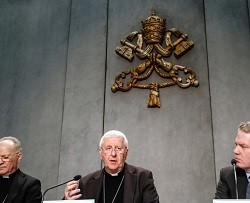 El cardenal Versaldi, prefecto para la Congregación para la Educación Católica, presentando la Constitución