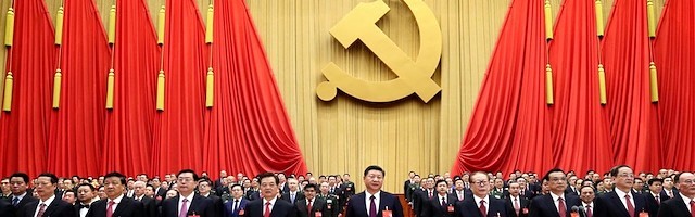 El último congreso del Partido Comunista Chino, en octubre, reiteró su aversión a la religión y su determinación de combatirla. En el centro de la imagen, Xi Jinping.