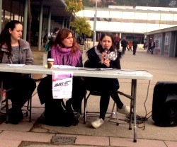 Jóvenes feministas en la UAB - en la calle hace frío, mejor sacarse un título de ideología de género