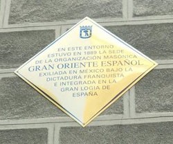 El Ayuntamiento Madrid descubre una placa en la sede de la primera logia masónica de la ciudad