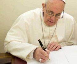 El Papa Francisco reforma ligeramente las aceptaciones de renuncias por edad