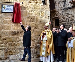 A finales de enero, el pueblo de Cretas (Teruel) dio a una de sus plazas el nombre del cardenal Omella, su paisano. Foto: La Comarca.