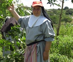La misionera llevaba años buscando agua y ahora todo ha cambiado para la comunidad y para el pueblo