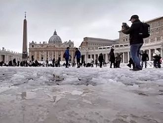 La belleza del Vaticano bajo la nieve