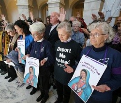 Detienen a monjas y sacerdotes frente al Capitolio de EEUU en una protesta a favor de los «dreamers»
