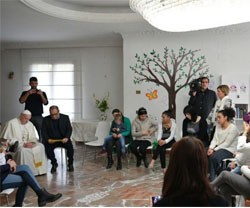 Continúan los Viernes de la Misericordia: el Papa visita un hogar para detenidas con hijos menores