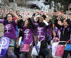 10 ataques contra la vida, la familia y la Iglesia en el argumentario de la huelga feminista del 8-M