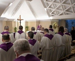 El Papa llama a la conversión de las obras y de los pensamientos e invita a pedir discernimiento