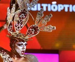 Multiópticas patrocinó la gala drag queen del carnaval de Las Palmas del año pasado, con ganador blasfemo.