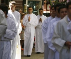 Seminaristas de Toledo en una procesión de Corpus - es la tercera diócesis con más seminaristas
