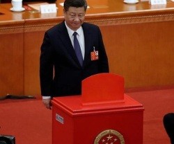 Xi Jinping concentra el liderazgo del Partido, del Estado y del Ejército... y 3 obispos votan en su asamblea
