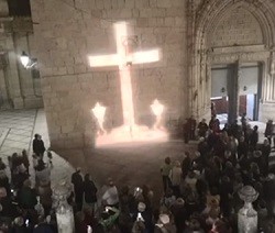 El Ayuntamiento de Callosa multa al vecino que proyecta el holograma de la cruz retirada en enero