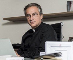 Dimite Viganò como prefecto de la Secretaría de Comunicación por el escándalo del «lettergate»