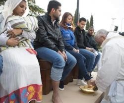Una escena del Lavatorio de Pies de 2016 del Papa Francisco, con refugiados