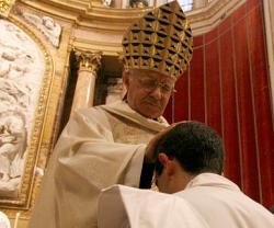 El obispo de Zamora, España, ordena un nuevo sacerdote - su relación no es laboral, dice la ley