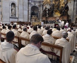 El Papa recibió a los misioneros de la Misericordia y luego celebró misa con ellos