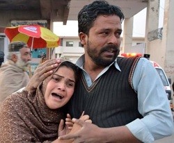 Un atentado yihadista a la salida de misa deja dos cristianos muertos y ocho heridos en Pakistán