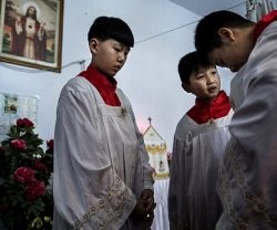 En dos regiones de China ya está prohibido que los niños reciban formación en la iglesia... o sean monaguillos