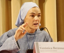 Sor Verónica Berzosa pronunció en Valencia la conferencia "Testigo de muchos síes"
