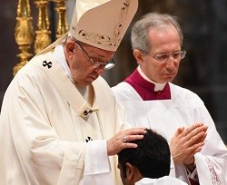 El Papa ordenó 16 nuevos sacerdotes en la basílica de San Pedro