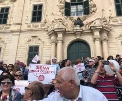 Manifestación provida en Malta contra la ley de manejo de embriones humanos