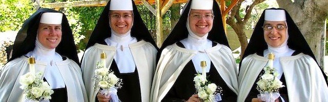 La hermana Shawn Pauline es la primera religiosa por la izquierda, en el día de los votos perpetuos de las cuatro, en 15 de julio de 2012.